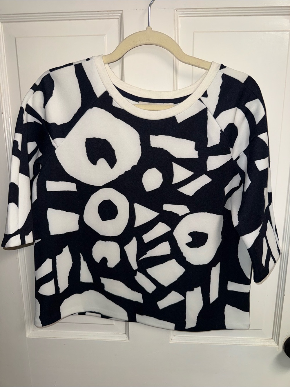 Ann Taylor Loft Black & White Abstract Geometric Pattern Women's Top